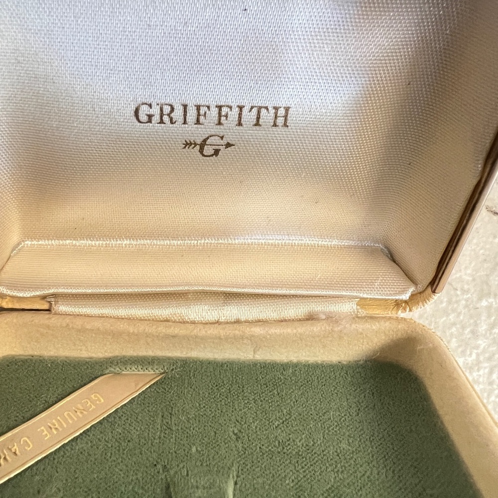 vintage Griffith cameo bracelet Earrings and brooch set - Picture 9 of 11